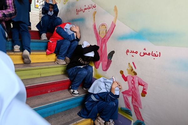 بیست و هفتمین دوره مانور زلزله در مدرسه بنت الهدی صدر ۲ 