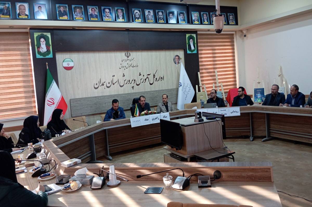 دانش‌آموزان هدف اصلی هجمه دشمن هستند