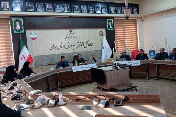 دانش‌آموزان هدف اصلی هجمه دشمن هستند