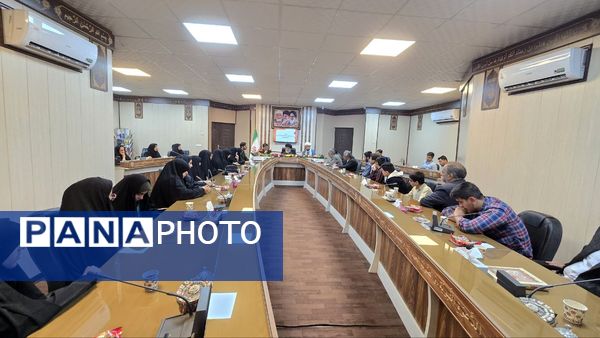 دیدار مدیران و فرماندهان بسیج دانش‌آموزی با امام جمعه بافق