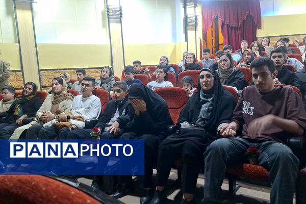 جشن میلاد بانوی دو عالم و گرامیداشت مقام مادر در دبیرستان رازی شیراز 