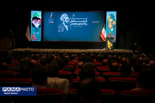 دیدار رییس‌جمهور با فرهنگیان و دانشجو معلمان
