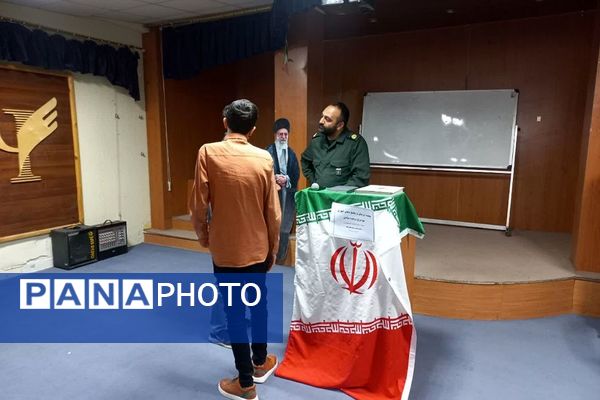 همایش پرسش و پاسخ اعتقادی دانش‌آموزی در دبیرستان سما رودهن