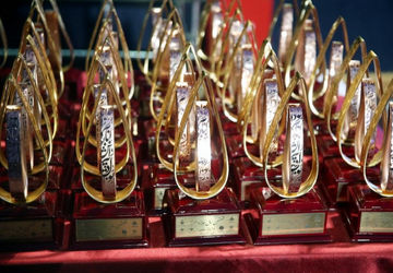 جایزه شصت و سومین دوره جایزه البرز در دستان دانش‌آموز خوزستانی