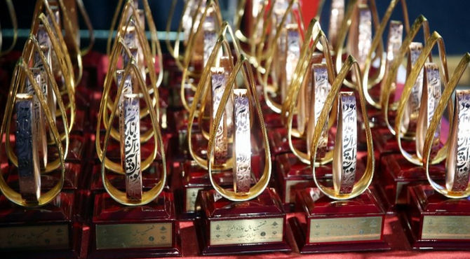 جایزه شصت و سومین دوره جایزه البرز در دستان دانش‌آموز خوزستانی