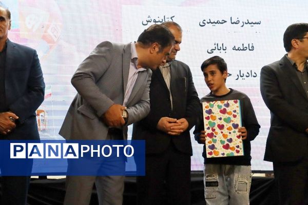 تجلیل از برگزیدگان جشنواره‌های فرهنگی و هنری دانش‌آموزان مازندران