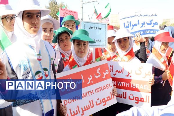 حضور پرشور دانش‌آموزان پاکدشتی در راهپیمایی روز ۱۳ آبان