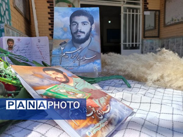 ویژه برنامه دفاع مقدس در دبیرستان دانشور یک نیشابور