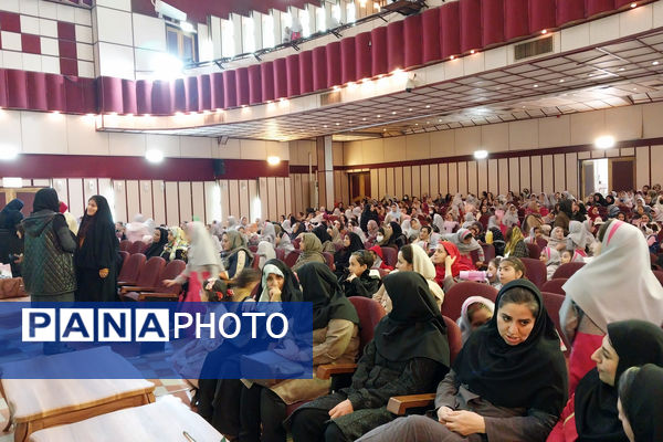 ویژه برنامه میلاد حضرت زهرا (س) و روز مادر دبستان یگانه 