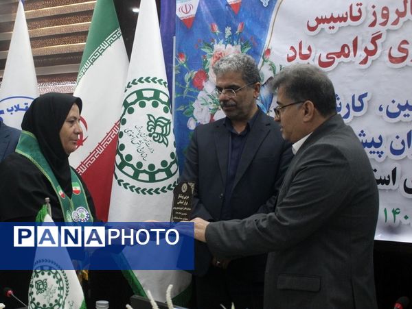 تجلیل از مسئولان، کارشناسان، مربیان و دانش‌آموزان پیشتاز برتر سازمان دانش‌آموزی استان بوشهر 