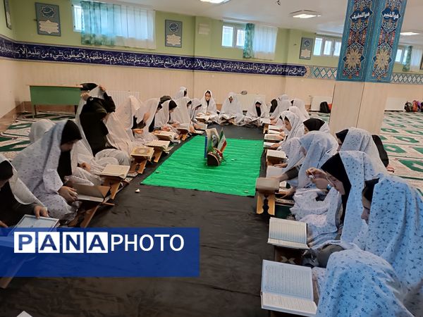 برگزاری محفل انس با قرآن در دبیرستان شهدای اقتدار ملارد با یاد و نام سیدحسن نصرالله