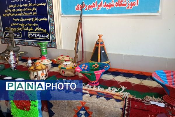 نمایشگاه صنایع دستی و جشنواره غذاهای سنتی به‌مناسبت دهه فجر 