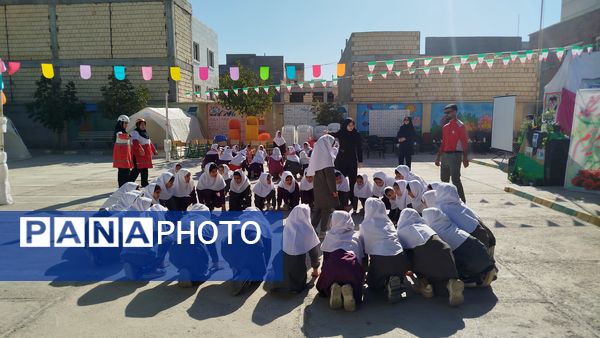 هفته پدافند غیرعامل با مانورهای مختلف این هفته در دبستان حضرت مریم(س) دوره دوم