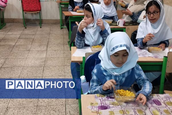 خانه کودک در مدرسه؛ تجربه‌ای نو برای دانش‌آموزان ورامینی 