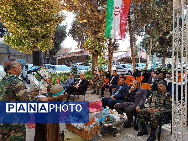 گرامیداشت هفته دفاع مقدس در اداره آموزش و پرورش ناحیه ۳ مشهد