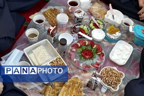 برگزاری مراسم صبحانه سلامت در دبیرستان الغدیر ناحیه یک شهرری