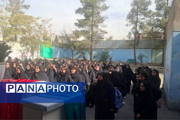برگزاری جشن شروع سال تحصیلی و زنگ مهر در دبیرستان حدیث کساء خاورشهر ناحیه یک شهرری
