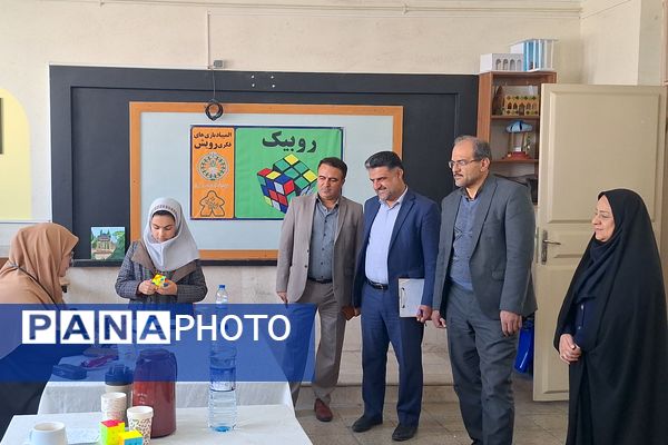 تصاویری زیبا از تمرکز دانش‌آموزان دختر در المپیاد رویش ناحیه۳ شیراز 