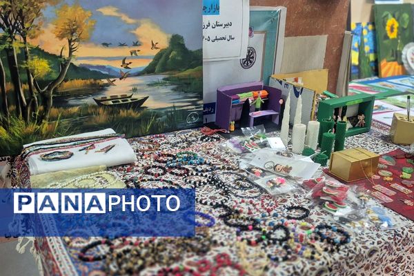 هفته فرهنگی و هنری «ماها» در دبیرستان فرزانگان۱