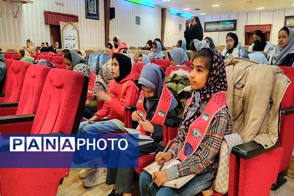 کلاس آموزشی خبرنگاری در کانون مهر تابان نیشابور