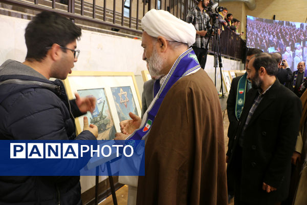 برپایی نمایشگاه تابلو نقاشی‌ دانش‌آموزان قمی با موضوع فلسطین و غزه