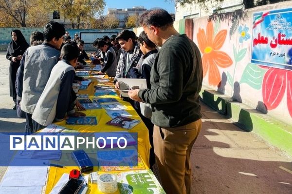 برگزاری نمایشگاه کتاب در دبستان معلم آشخانه 