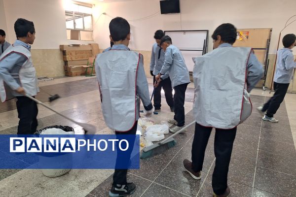 دانش‌آموزان دبستان معارف 6 با پاکسازی مدرسه به پویش چله خدمت پیوستند
