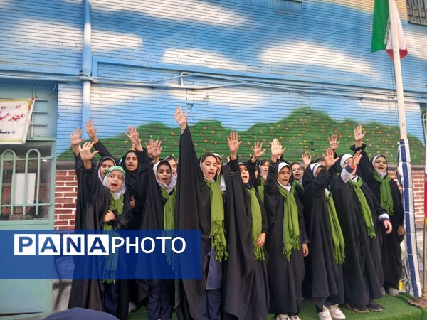 طنین شعارهای انقلابی در دبستان دخترانه میثاق به مناسبت ۱۳ آبان