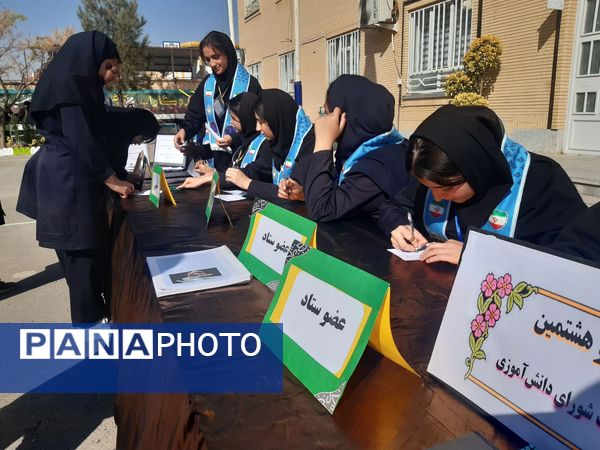 انتخابات شورای دانش آموزی در دبیرستان وکیلی ۹