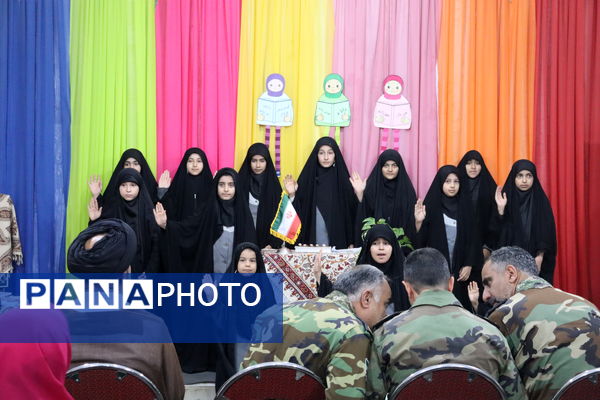 رونمایی از کتاب «یاددهی در عمل» در مدرسه ایمان رباط‎‌کریم