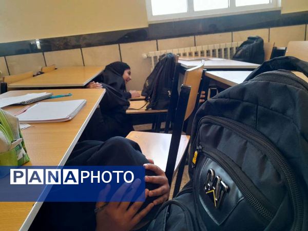 مانور زلزله در دبیرستان مادرمهربان خلیل آباد