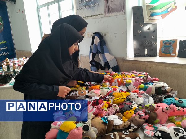 جشنواره فرهنگی هنری "امید فردا" در دبیرستان شاهد فیض ناحیه ۳ شیراز