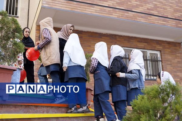 جشن روز دانش‌آموز در مدرسه شهدای پانزده خرداد قرچک