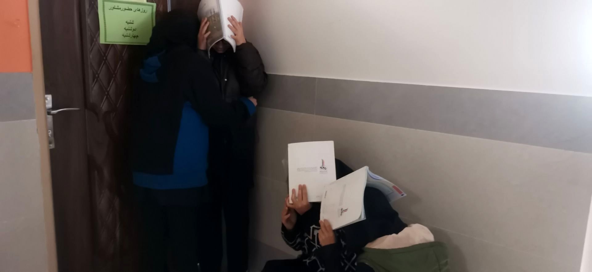 بیست و هفتمین مانور زلزله سراسری در دبیرستان یغمای نیشابوری(وکیلی۳)