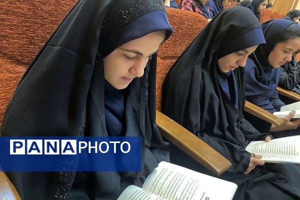 آیین رونمایی و نقد کتاب «عملیات نجات مادربزرگ» در شهرستان ورامین 