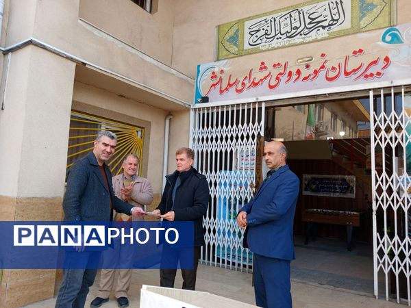  تجلیل از خانواده شهید سعید شاطرزاده در هفته شهدا 