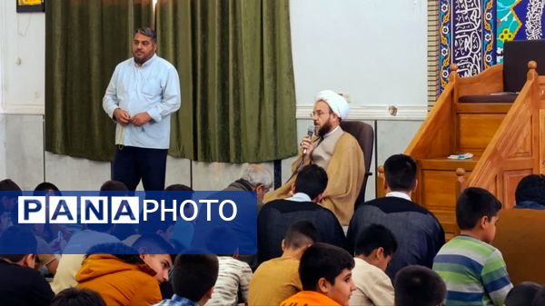  اقامه نماز جماعت و بازدید صمیمی از اعتکاف پسران در خلیل آباد