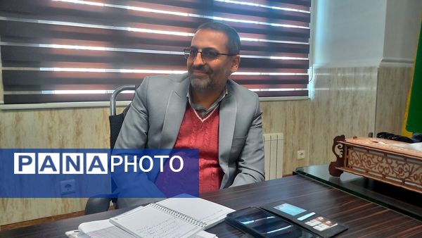 حضور مدیر آموزش و پرورش ملارد در جمع دانش‌آموزان برتر مسابقات قرآنی و فرهنگی هنری دبیرستان شاهد شهدای اقتدار