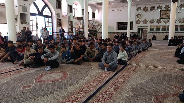 تجدید میثاق نسل آینده با شهدای دیروز در مسجد جامع شادمهر