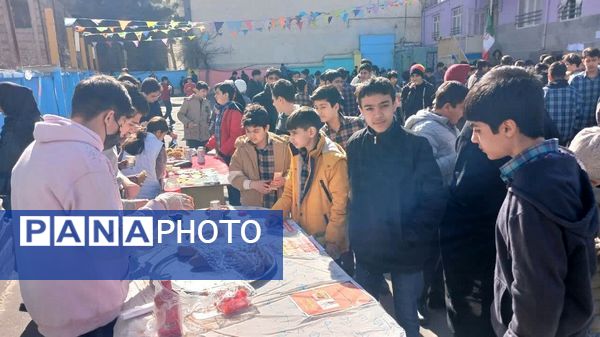 برپایی بازارچه کسب و کار در دبیرستان شهید معمارزاده ناحیه 2 کرج 