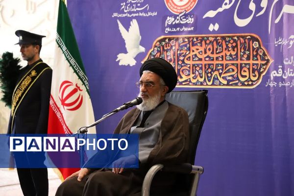 ادای احترام مسئولان قم به شهدا در هفته دولت