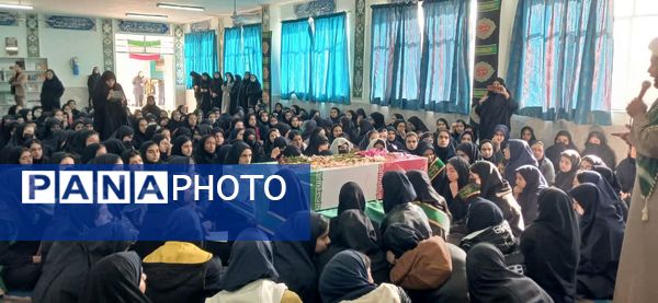 وداع دانش‌آموزان هنرستان الزهرا با پیکر مطهر شهید گمنام