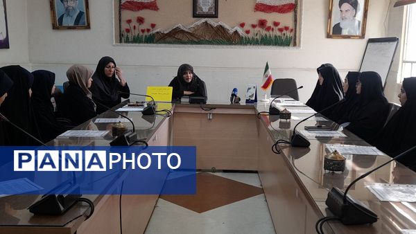 برگزاری اولین جلسه همیاران مشاور دبیرستان شاهد عصمت ناحیه۳ کرج در سال تحصیلی جدید