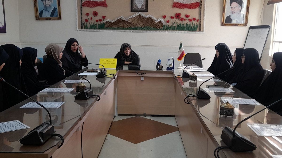 برگزاری اولین جلسه همیاران مشاور دبیرستان شاهد عصمت ناحیه۳ کرج در سال تحصیلی جدید 