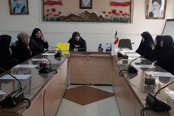 برگزاری اولین جلسه همیاران مشاور دبیرستان شاهد عصمت ناحیه۳ کرج در سال تحصیلی جدید 