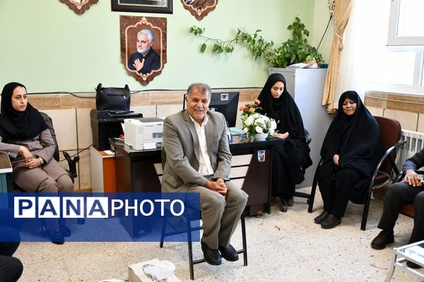 حضور امام جمعه، فرماندار و مدیر آموزش پرورش مه ولات در مدارس شهرستان