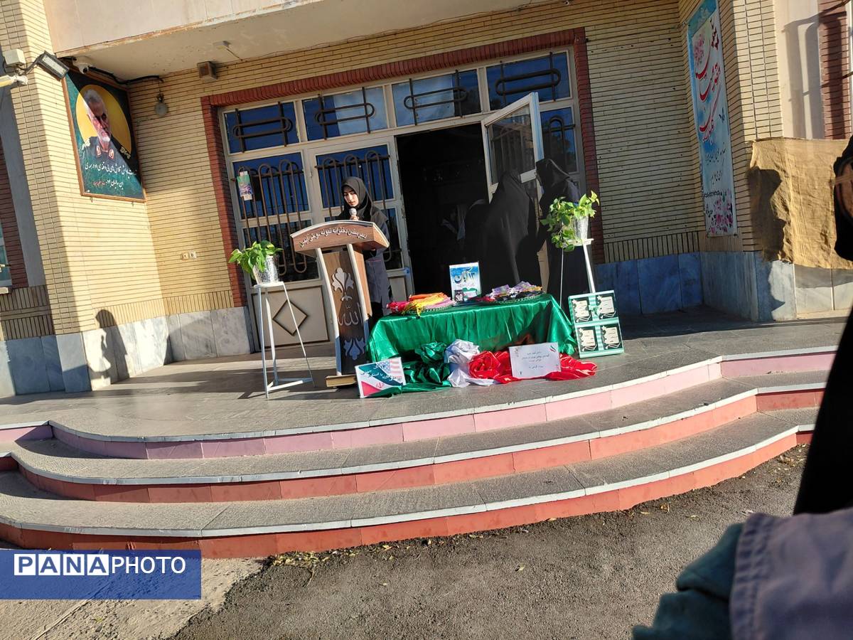 حماسه‌‌ روز‌ دانش‌ آموز‌‌‌ در‌ دبیرستان‌ نمونه‌ اندیشه‌