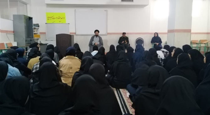 گرامیداشت هفته بسیج دانش‌آموزی و برگزاری کارگاه آموزش مهارت‌های زندگی در خاتم