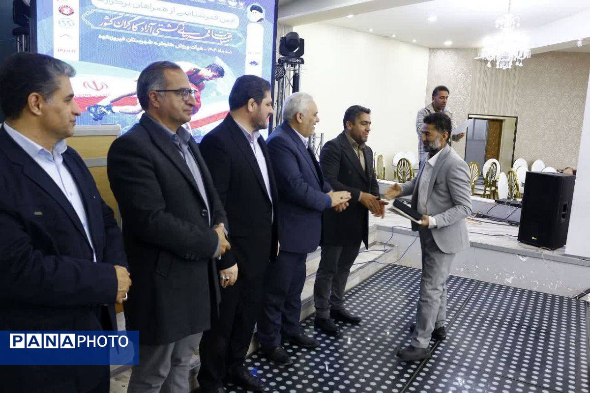 تقدیر از برگزارکنندگان مسابقات قهرمانی کشتی آزاد کارگران کشور در فیروزکوه