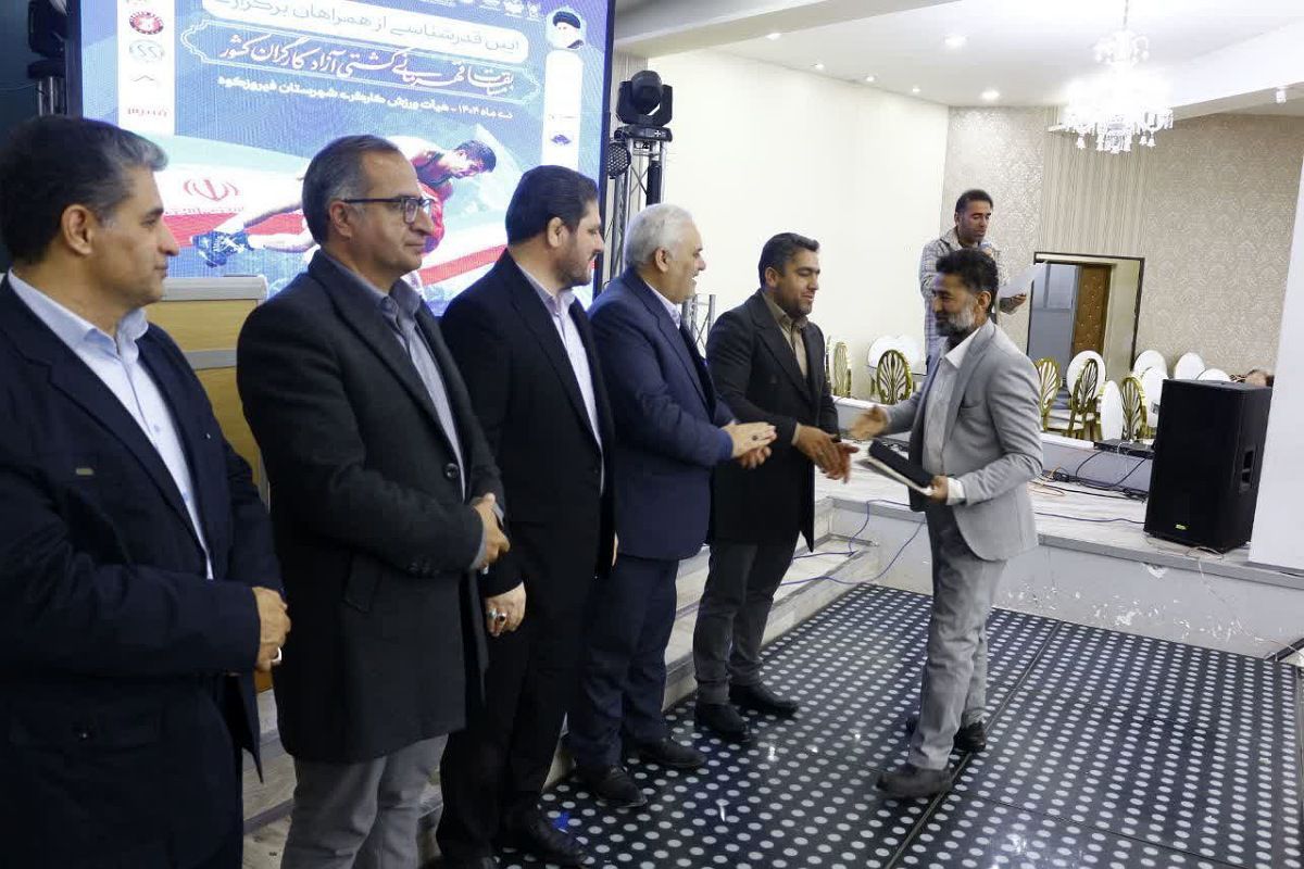 تقدیر از برگزارکنندگان مسابقات قهرمانی کشتی آزاد کارگران کشور در فیروزکوه